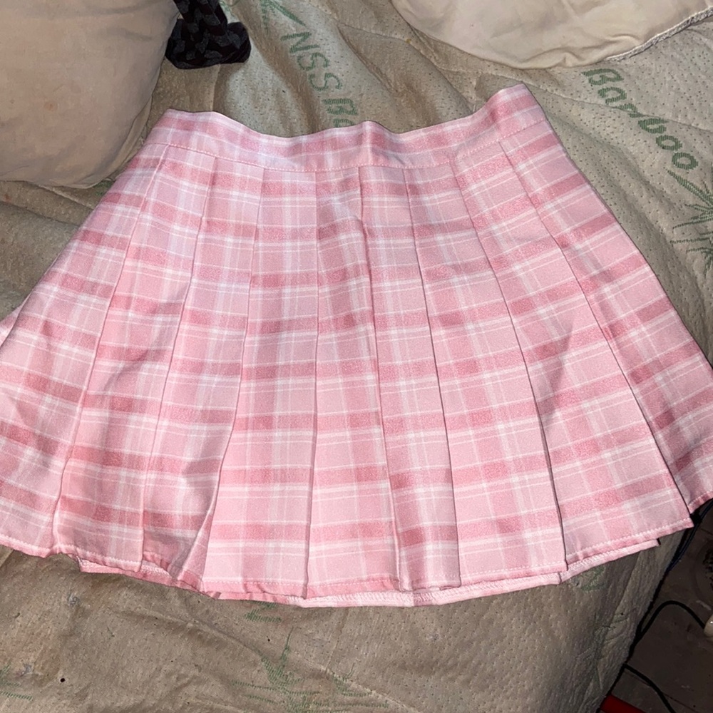 Cute pink plaid skirt with a zipper in the back